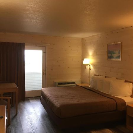 Great Mackinaw Beachfront Hotel Mackinaw City Bagian luar foto