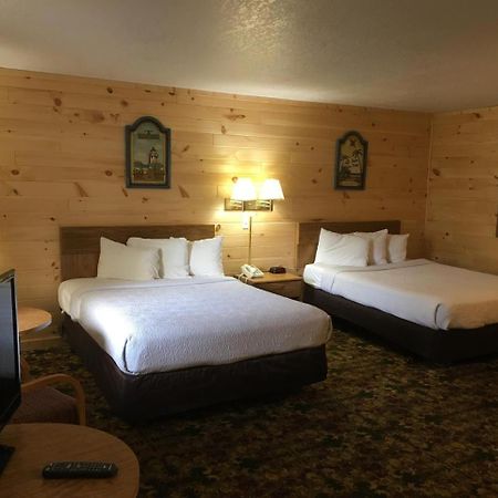 Great Mackinaw Beachfront Hotel Mackinaw City Bagian luar foto